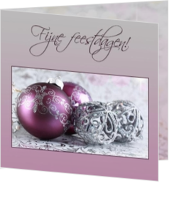Klassieke kerstkaarten maken en versturen - klassieke kerstkaart met paarse en zilveren kerstballen mk2508009, vk